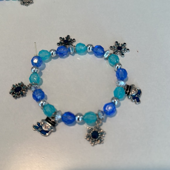 NWT winter theme bracelet making kits and 4 bracelets already made - Picture 4 of 4
